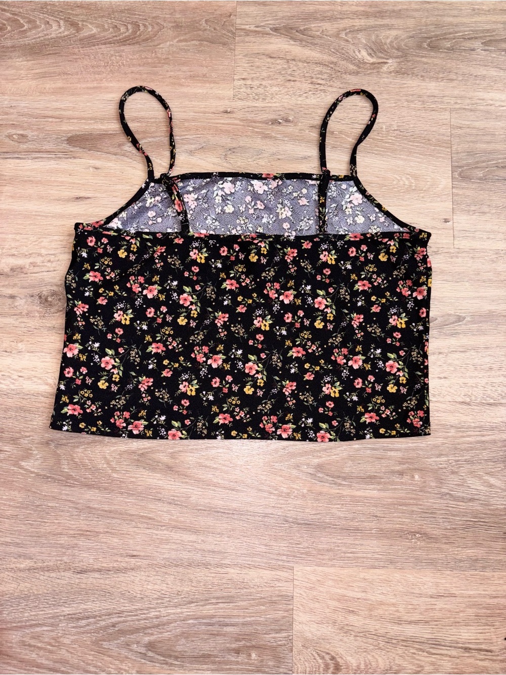 Floral Cami Crop Top with Adjustable Spaghetti Straps. Size XL - Picture 2 of 2